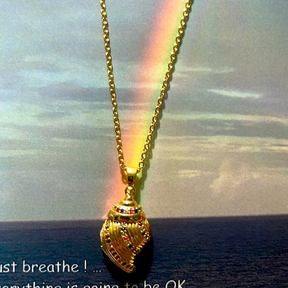 Seashell necklaces - Picture 2 of 2